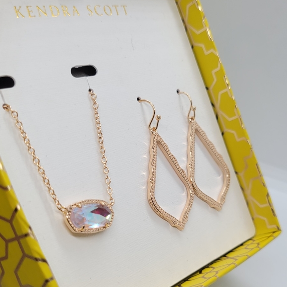 NWT KENDRA SCOTT BLUSH DICHROIC NECKLACE AND EARRINGS SET IN ROSE GOLD GIFT BOX - Picture 4 of 11